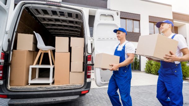 Three Reasons to Hire Professional Movers in Rogers Park Next Time You Move