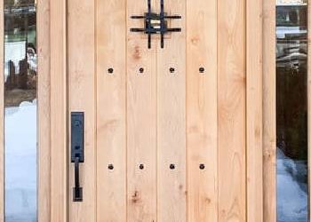When Should a Custom Wood Door Use Horizontal Instead of Vertical Design Lines?